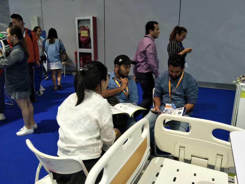 國外客戶了解病床產(chǎn)品